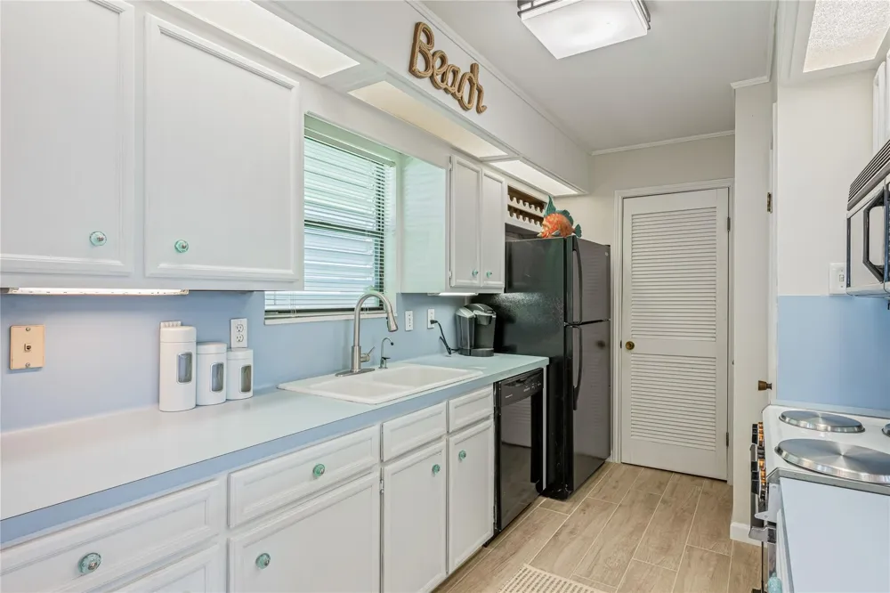 3225 Sea Castle Drive Crystal Beach, TX 77650