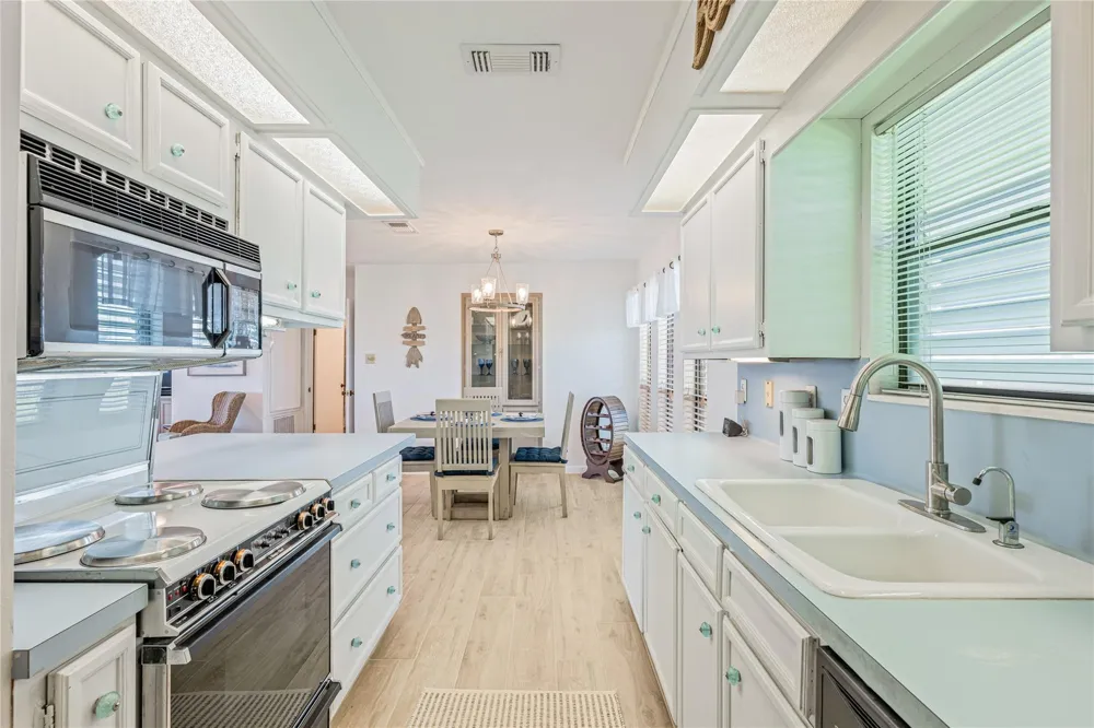 3225 Sea Castle Drive Crystal Beach, TX 77650
