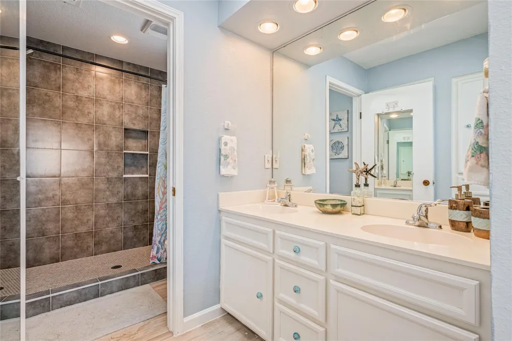 3225 Sea Castle Drive Crystal Beach, TX 77650