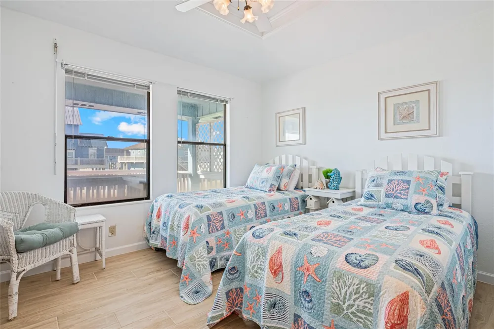 3225 Sea Castle Drive Crystal Beach, TX 77650