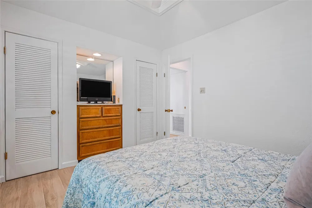 3225 Sea Castle Drive Crystal Beach, TX 77650