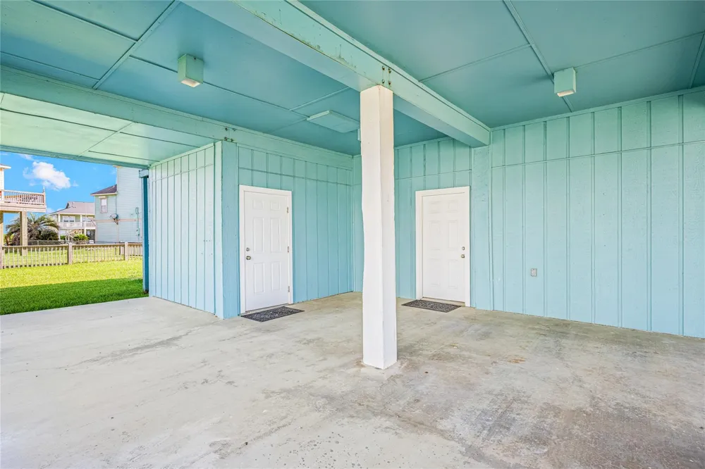 3225 Sea Castle Drive Crystal Beach, TX 77650