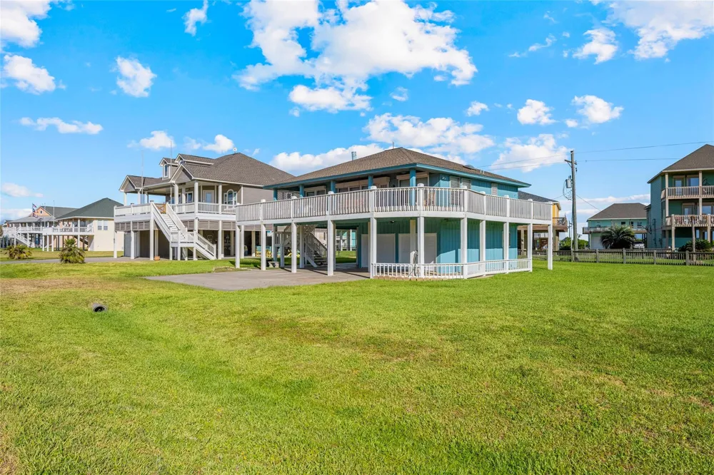 3225 Sea Castle Drive Crystal Beach, TX 77650