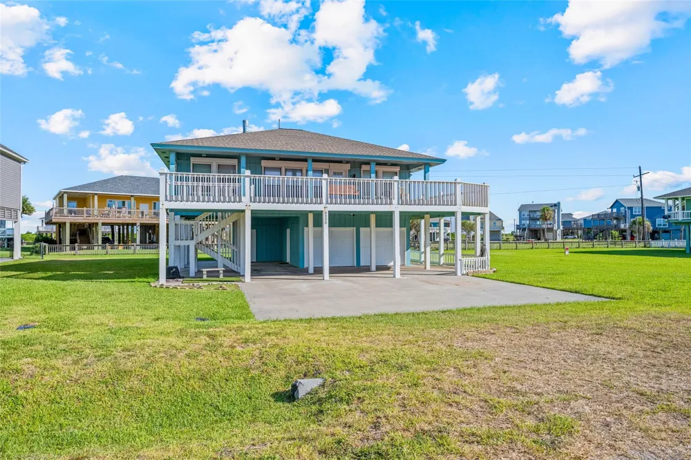 3225 Sea Castle Drive Crystal Beach, TX 77650