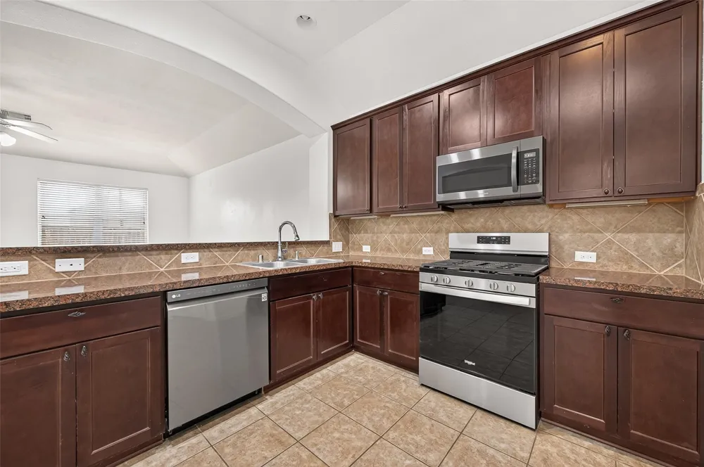 311 Volute Drive Rosharon, TX 77583