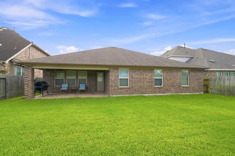 10110 Whitney Reach Drive Rosharon, TX 77583