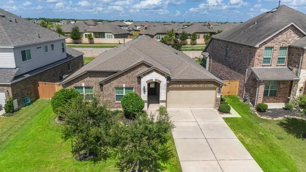 10110 Whitney Reach Drive Rosharon, TX 77583