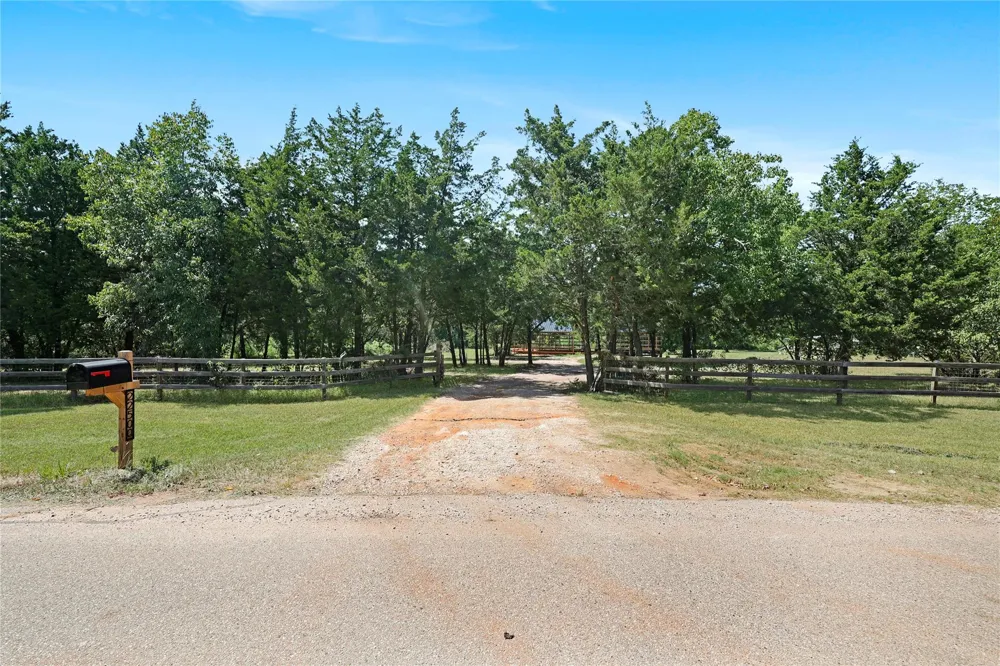 22500 Martin Road Montgomery, TX 77316