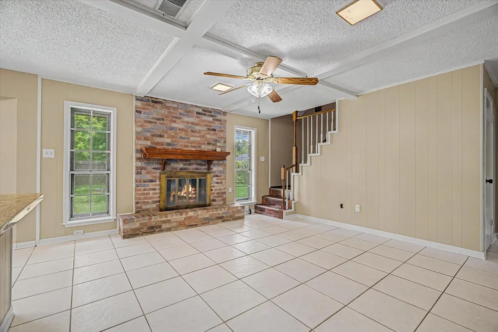 110 Mockingbird Lane Clute, TX 77531