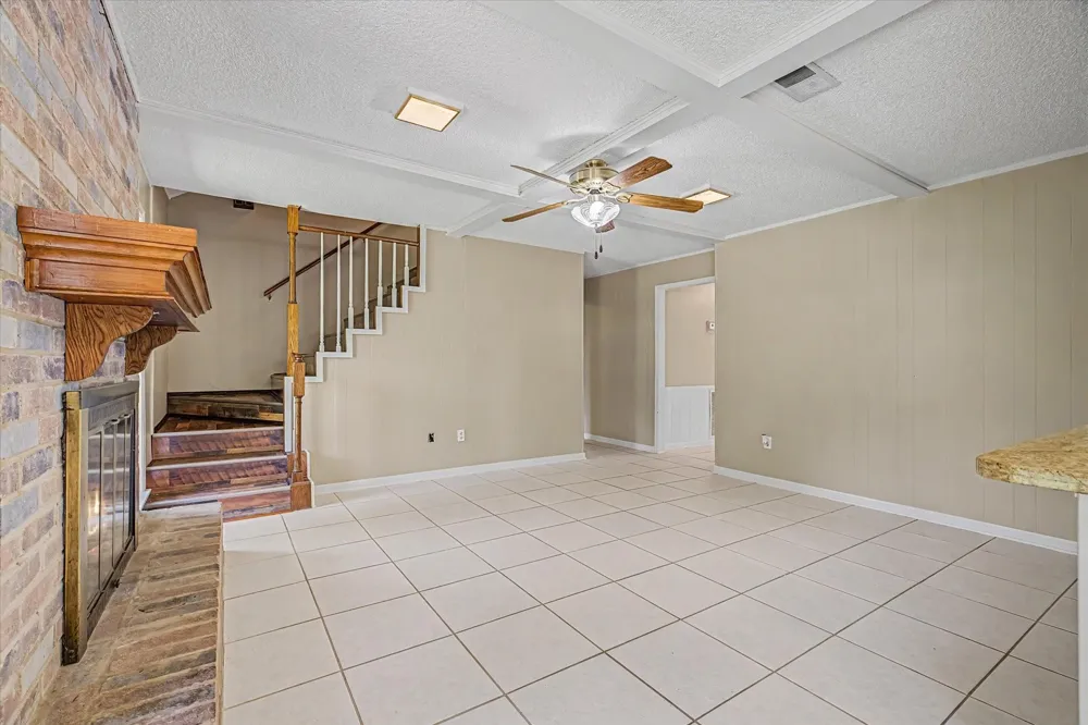 110 Mockingbird Lane Clute, TX 77531