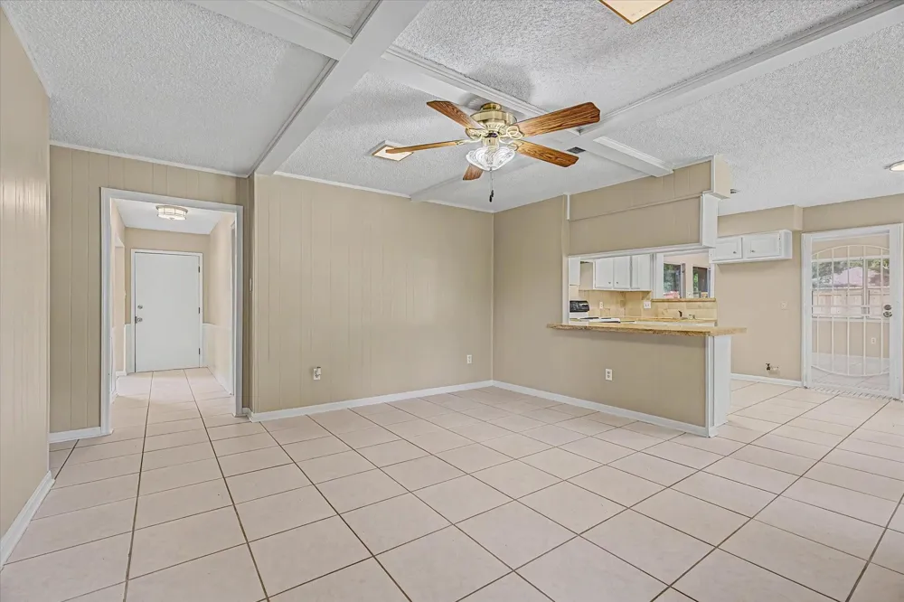 110 Mockingbird Lane Clute, TX 77531