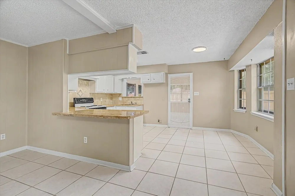 110 Mockingbird Lane Clute, TX 77531