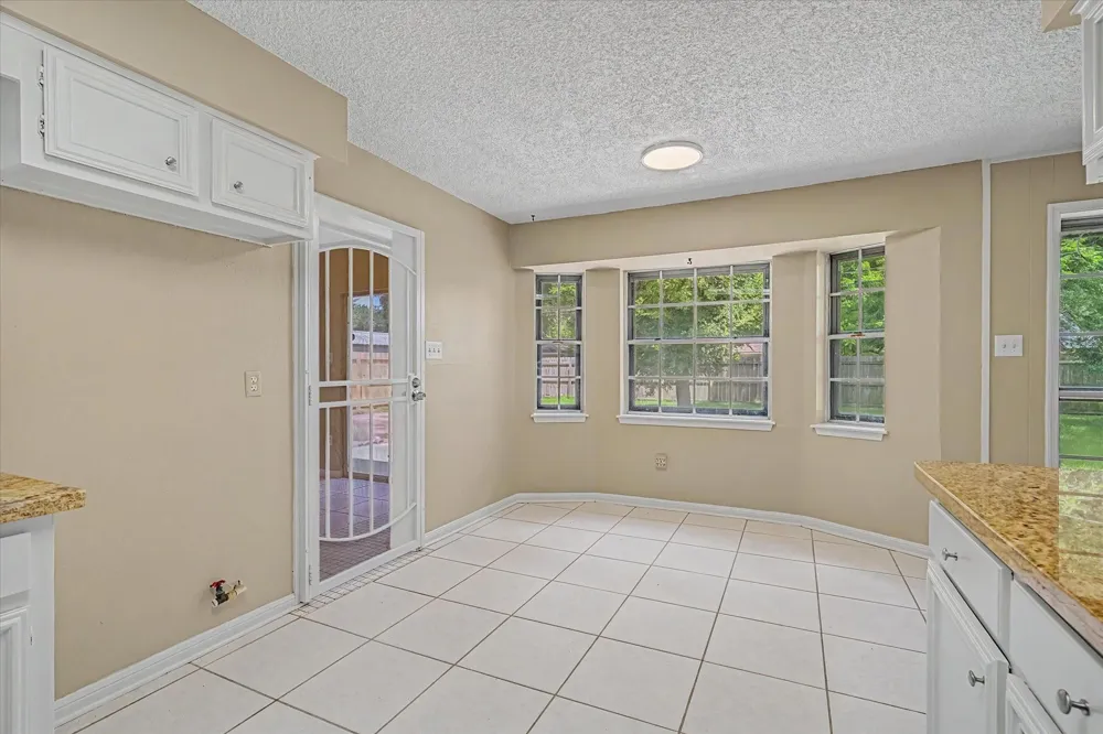 110 Mockingbird Lane Clute, TX 77531