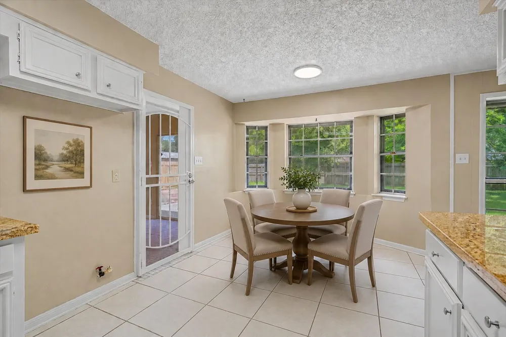 110 Mockingbird Lane Clute, TX 77531