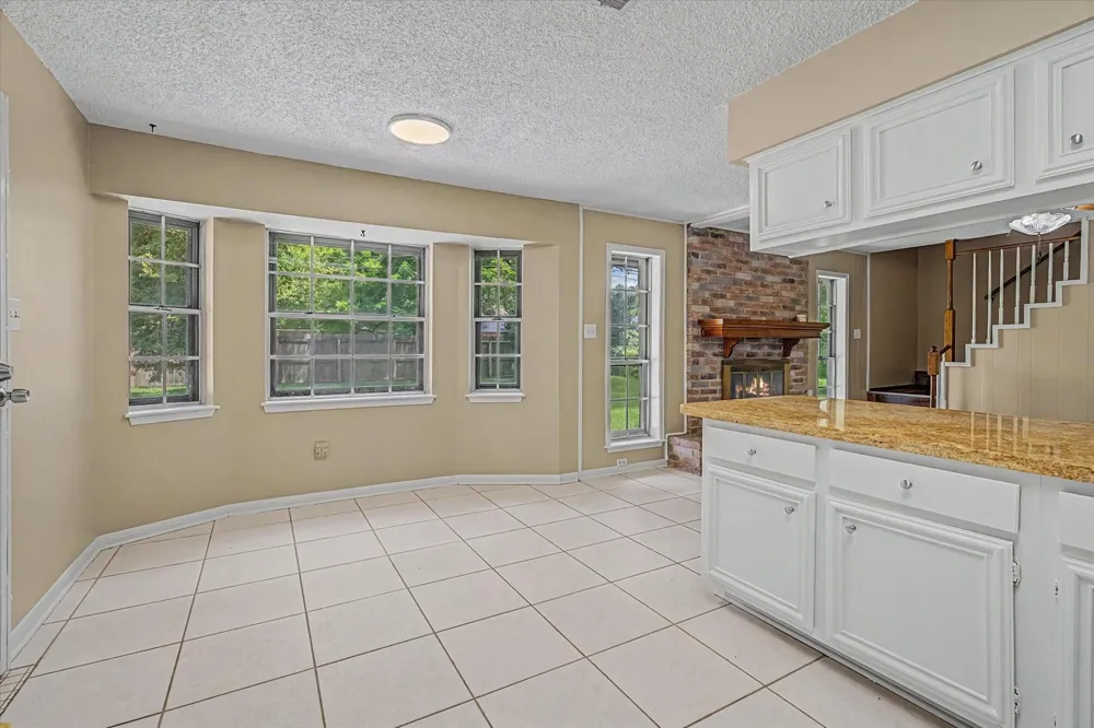 110 Mockingbird Lane Clute, TX 77531