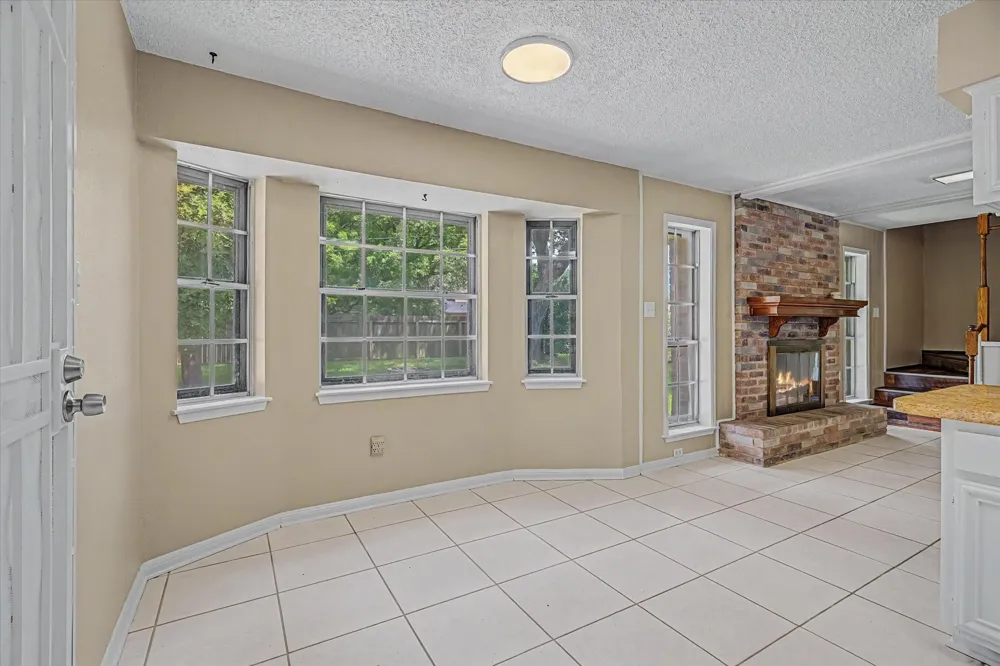 110 Mockingbird Lane Clute, TX 77531