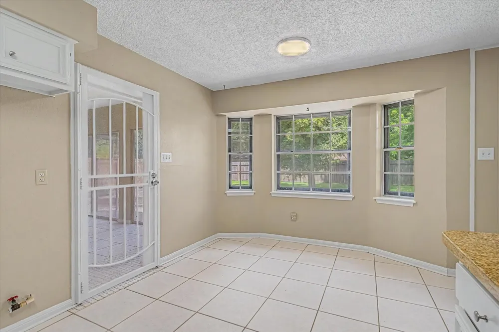 110 Mockingbird Lane Clute, TX 77531