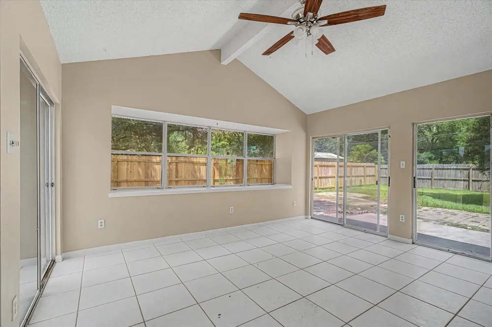 110 Mockingbird Lane Clute, TX 77531