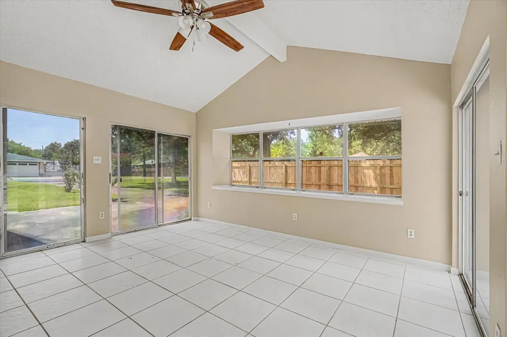 110 Mockingbird Lane Clute, TX 77531