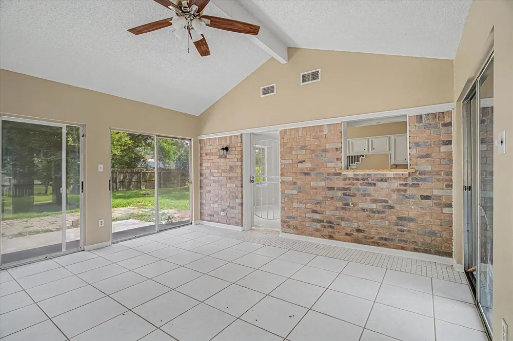 110 Mockingbird Lane Clute, TX 77531