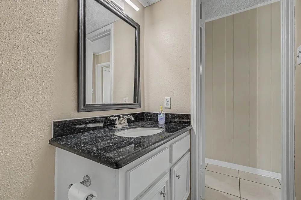 110 Mockingbird Lane Clute, TX 77531