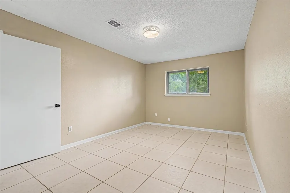 110 Mockingbird Lane Clute, TX 77531