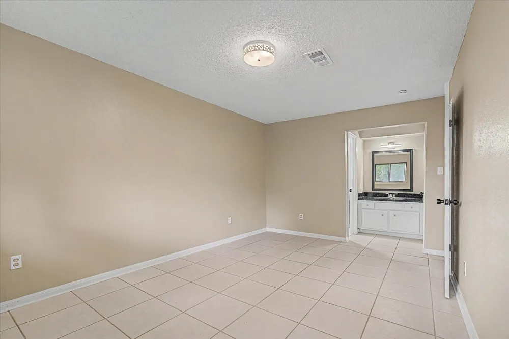 110 Mockingbird Lane Clute, TX 77531