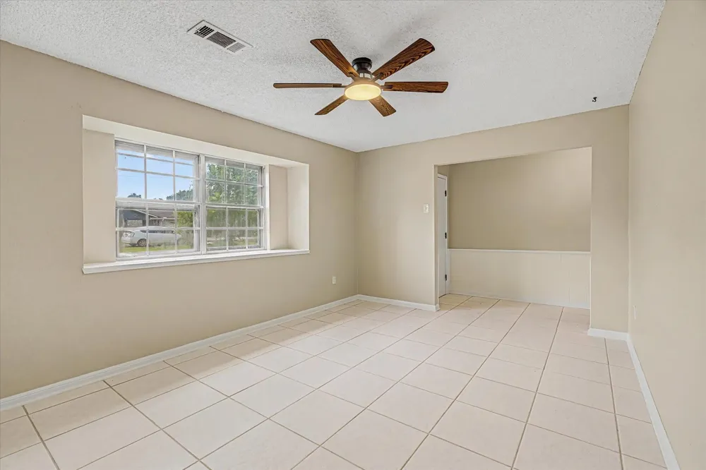 110 Mockingbird Lane Clute, TX 77531