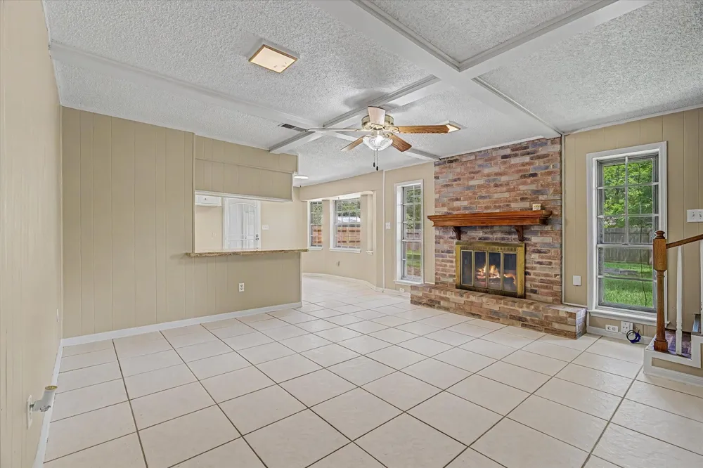 110 Mockingbird Lane Clute, TX 77531
