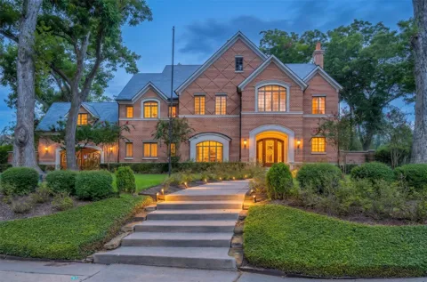 1802 Forest Gate Circle