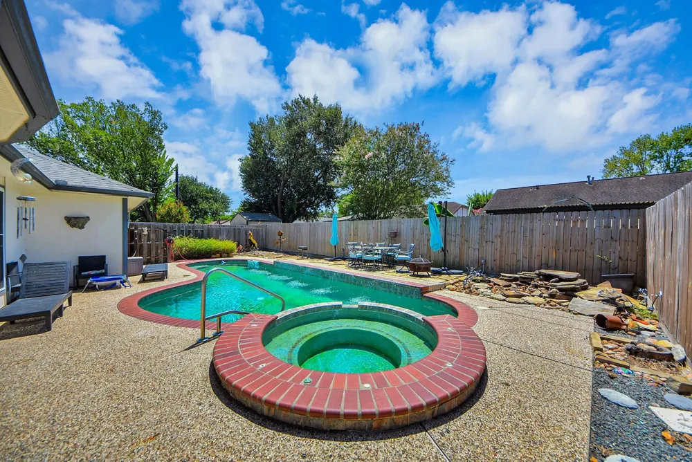 10918 Mulberry Court La Porte, TX 77571