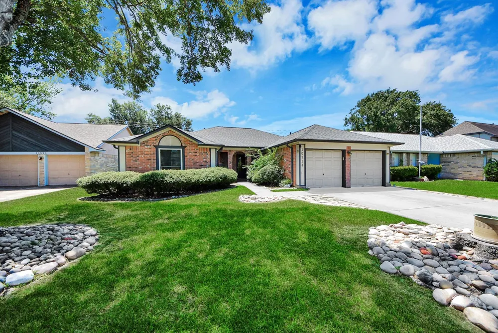 10918 Mulberry Court La Porte, TX 77571