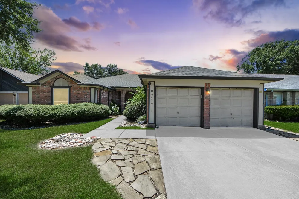 10918 Mulberry Court La Porte, TX 77571