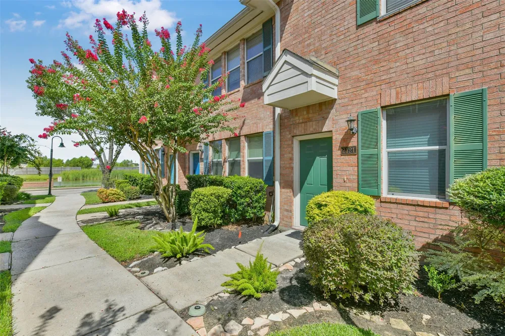 2121 Kemah Village Drive Kemah, TX 77565