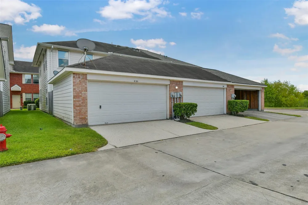 2121 Kemah Village Drive Kemah, TX 77565