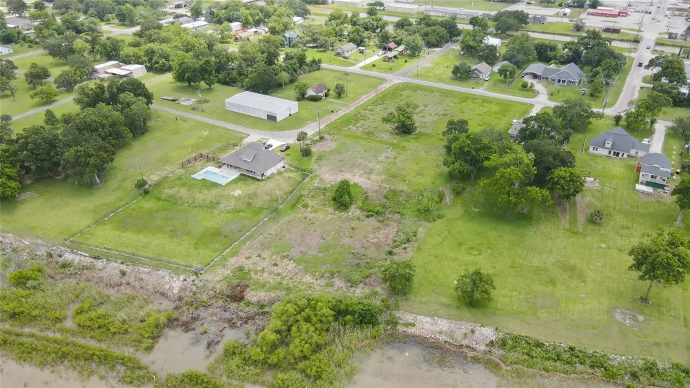 2 Magnolia Avenue Anahuac, TX 77514
