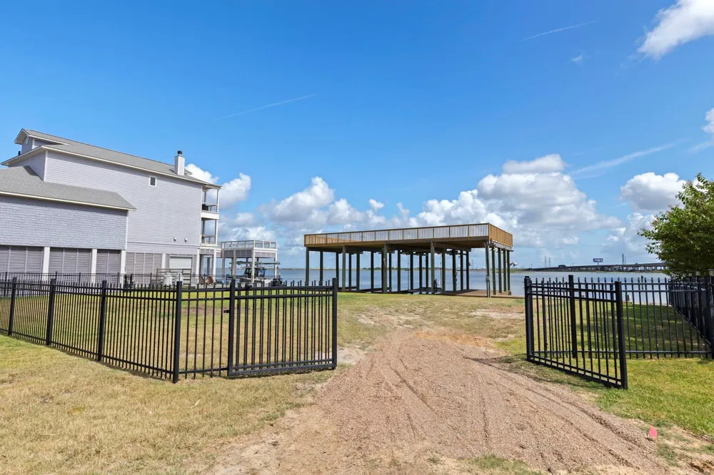 414 Jeanie Lynne Circle Tiki Island, TX 77554