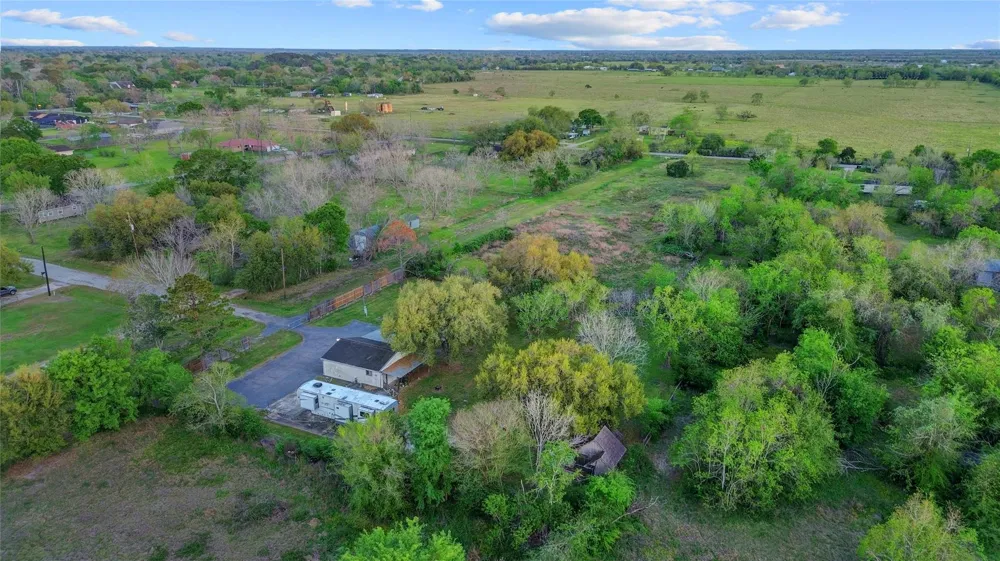 300 Mustang Road Alvin, TX 77511