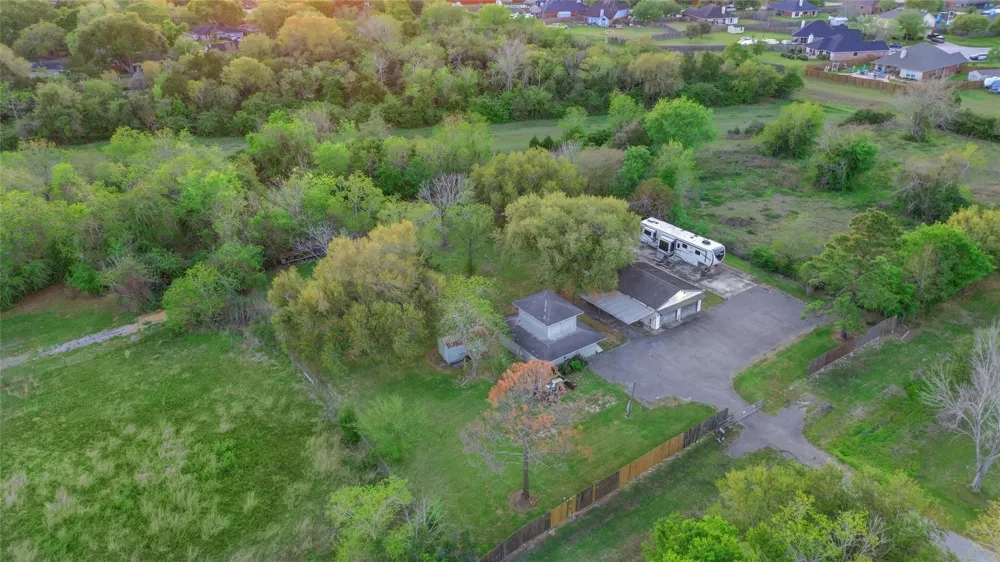 300 Mustang Road Alvin, TX 77511