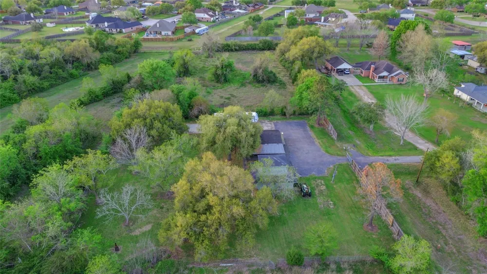 300 Mustang Road Alvin, TX 77511