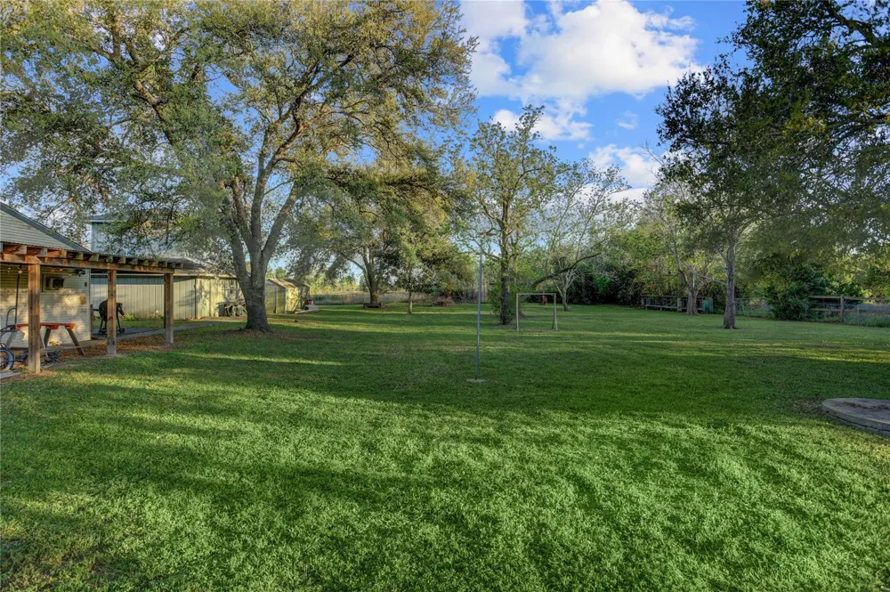 300 Mustang Road Alvin, TX 77511