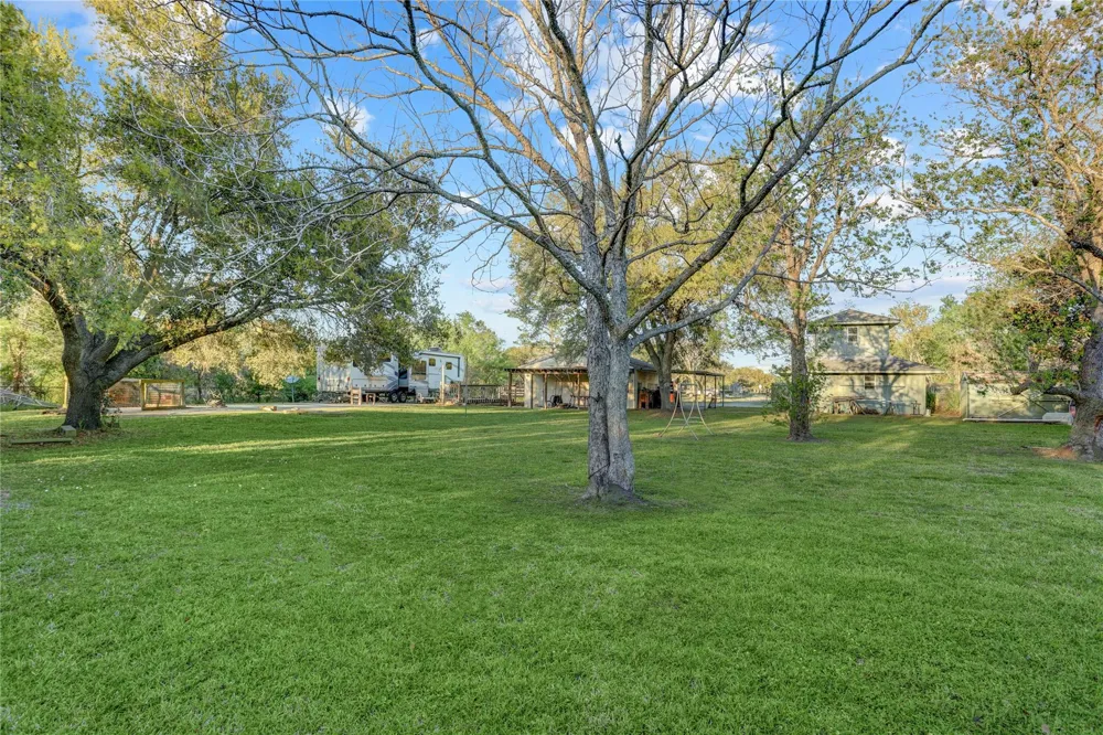 300 Mustang Road Alvin, TX 77511