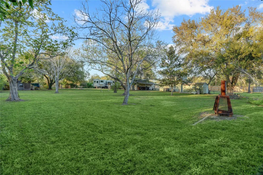 300 Mustang Road Alvin, TX 77511