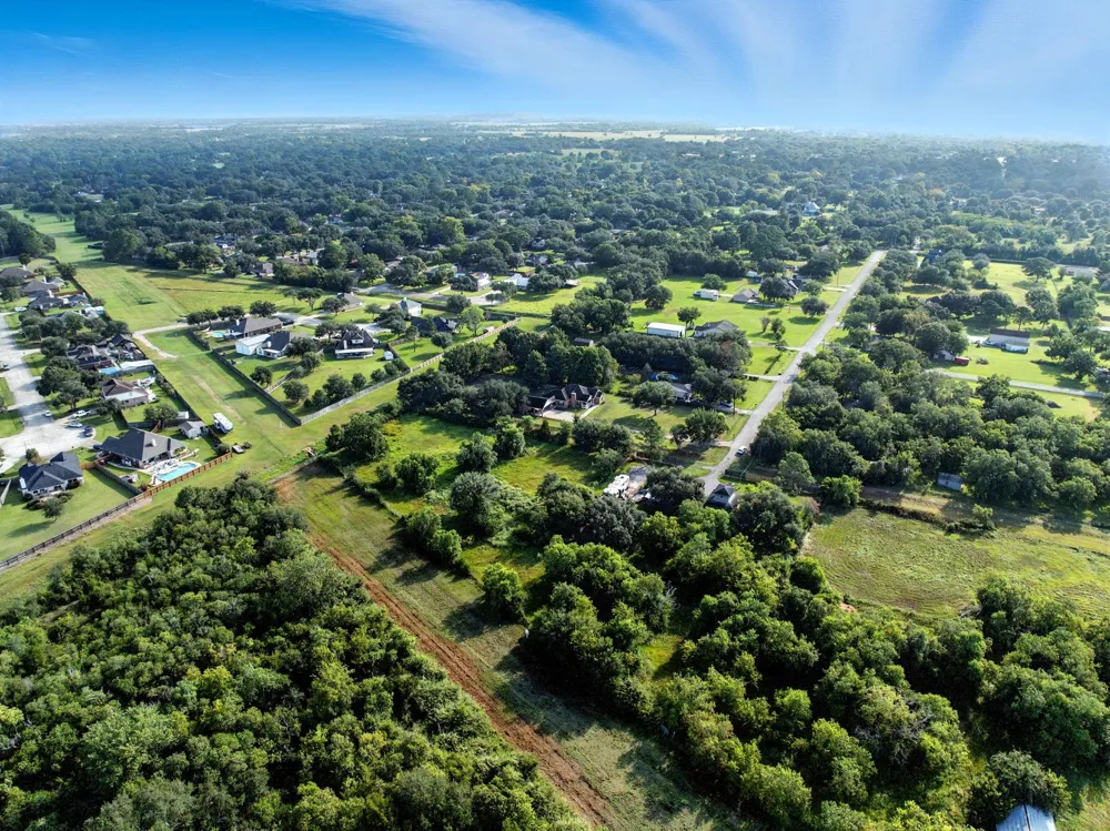 300 Mustang Road Alvin, TX 77511