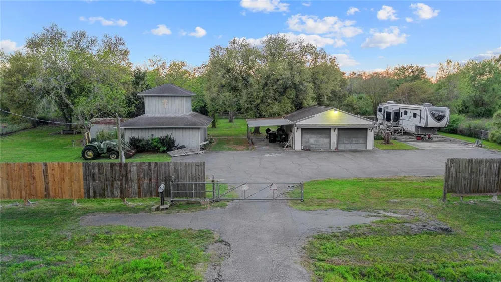 300 Mustang Road Alvin, TX 77511