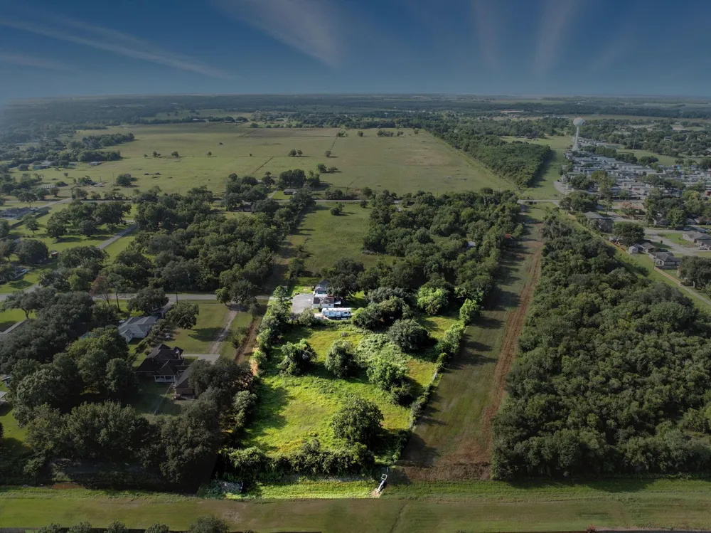 300 Mustang Road Alvin, TX 77511