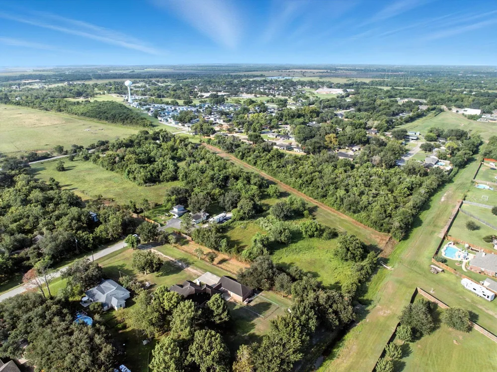 300 Mustang Road Alvin, TX 77511