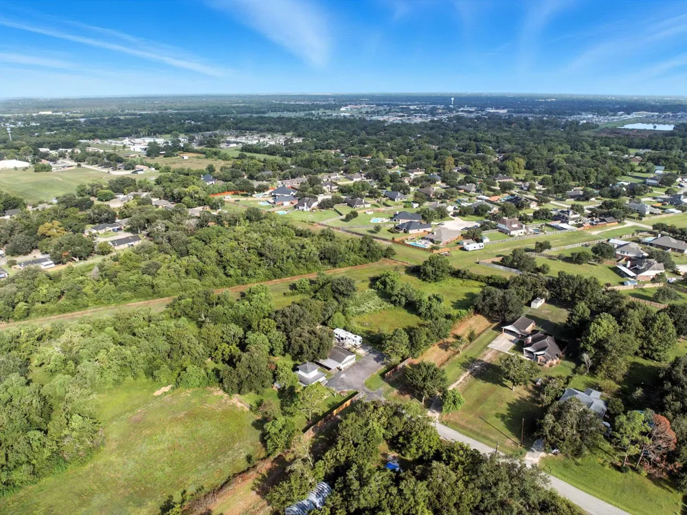 300 Mustang Road Alvin, TX 77511