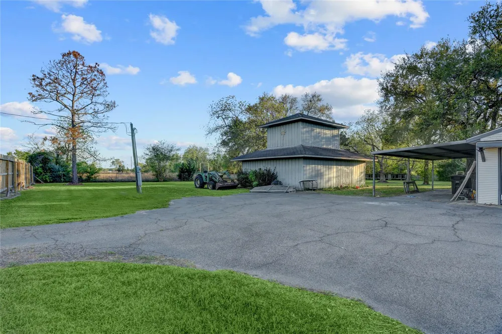 300 Mustang Road Alvin, TX 77511