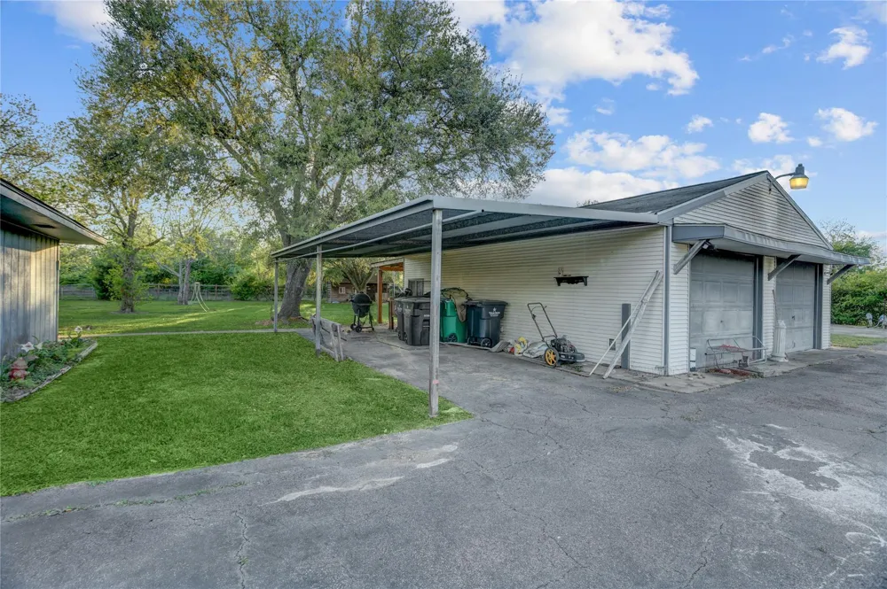 300 Mustang Road Alvin, TX 77511